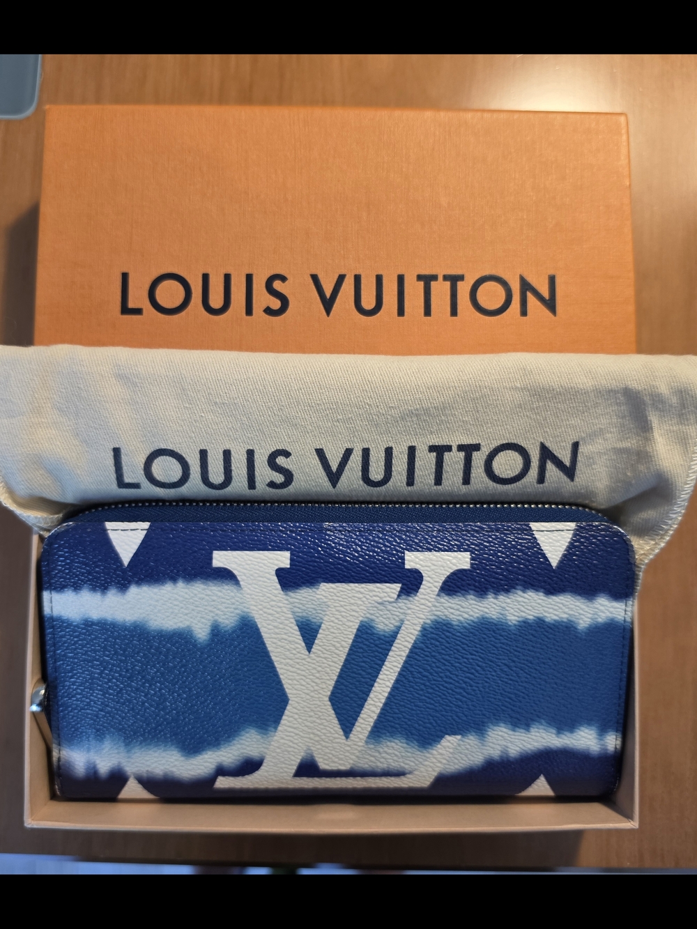 Louis Vuitton Escale Blue And White Large Zippy Wallet. With Dusty And Box